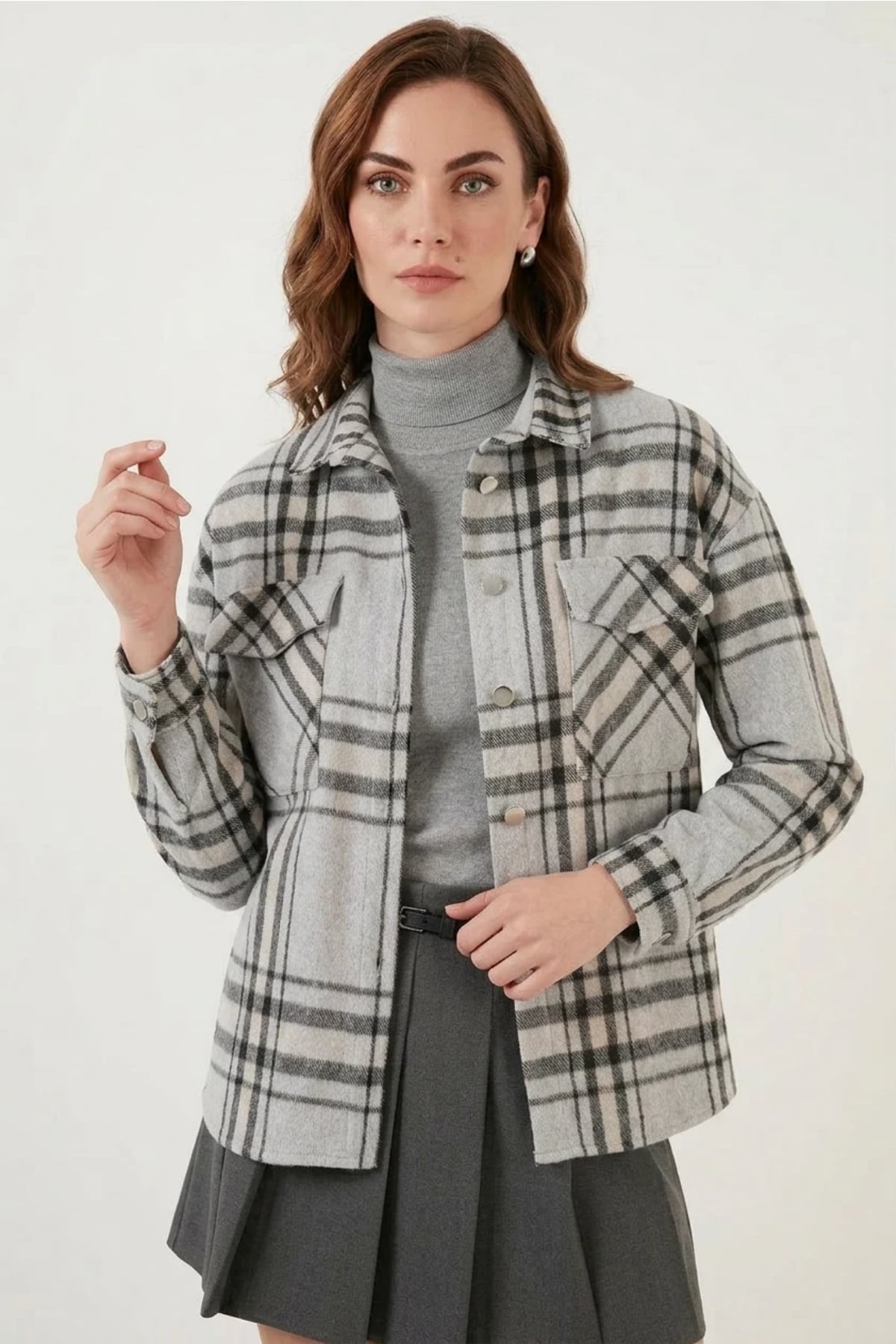  Kadın Oversize Ekose Desen Pamuklu Açık Gri Gömlek 