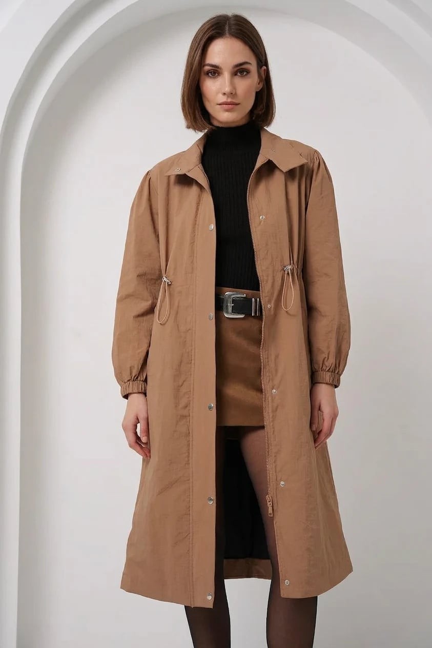  Kadın Gömlek Yaka Beli Büzgülü Astarlı Camel Trençkot 