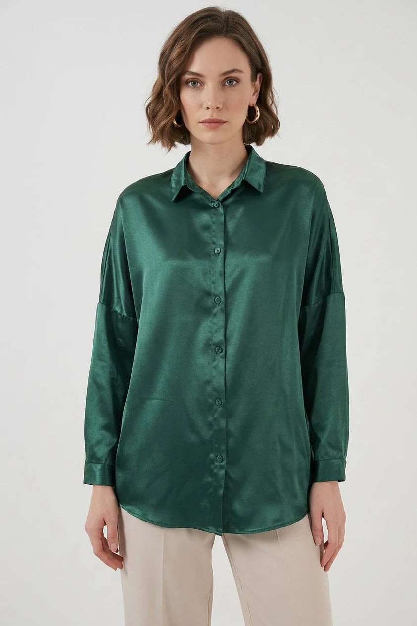  Kadın Oversize Kesim Saten Zümrüt Yeşili Gömlek 